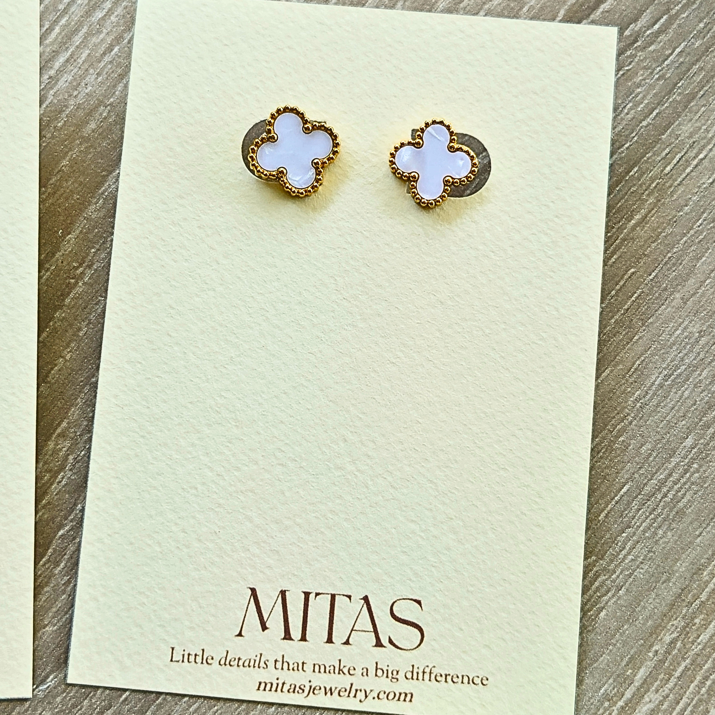 Arete Trébol Dorado Blanco