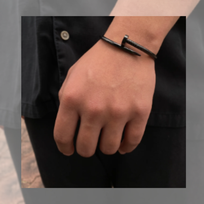 Brazalete Clavo Negro