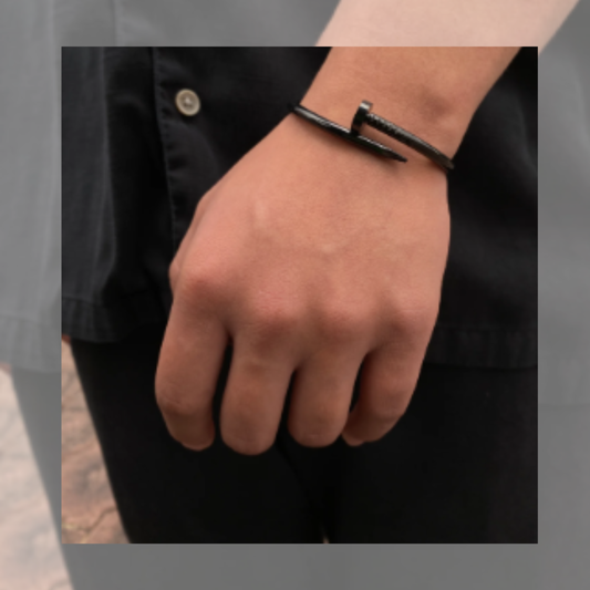 Brazalete Clavo Negro