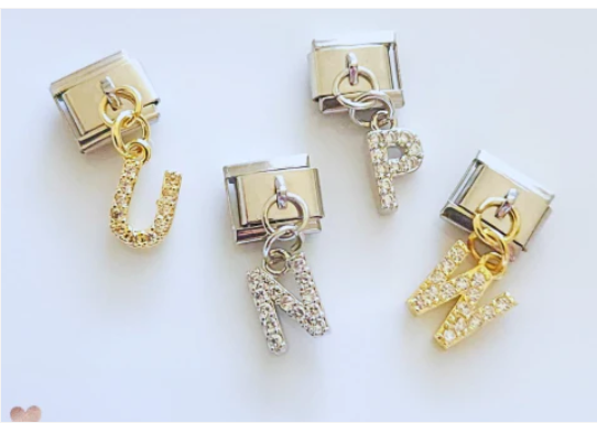 Charms Letra W