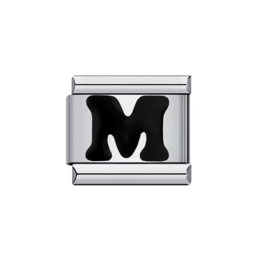 Charm Letra M — Plateado con Detalle Negro