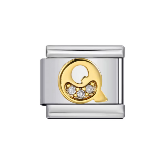 Charm Letra Q — Plateado con Detalles Dorados y Zirconias